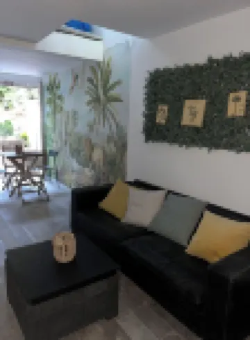 House + terrace in chic jungle setting on a charming peninsula Hotels in Saint-Mandrier-sur-Mer