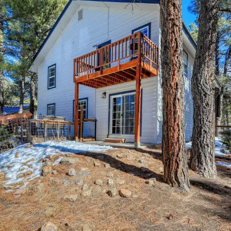 Whispering Pines Canyon Retreat - Pet friendly