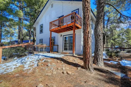 Whispering Pines Canyon Retreat - Pet friendly