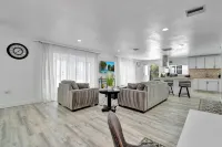 Charming 2-bedroom apartment in lovely DeBary with AC, WiFi Hotels in DeBary