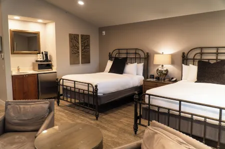 Huff House Inn and Cabins