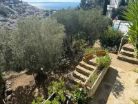 Superb sea view apartment with private pool! 5 minutes from the center.