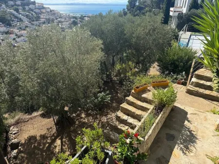 Superb sea view apartment with private pool! 5 minutes from the center.