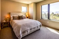 Moonrise Ridge, a Contemporary Luxury Mountain Home set in Paradise Valley! Hotels in Emigrant