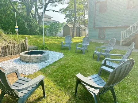 "Tide Vibes" at Ferry Beach - a 4 Bed/3 Bath Spacious Retreat for 13!