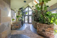 Jett Manor - Hermann, MO 13-Acre Private Estate w/ Hot Tub, Sauna & Scenic Views