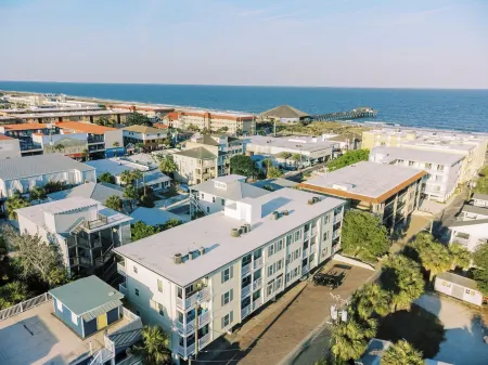 Silver Belles, NO CONTACT CHECK IN, STEPS TO THE BEACH, FREE PARKING & WIFI Отели в г. Тайби-Айленд