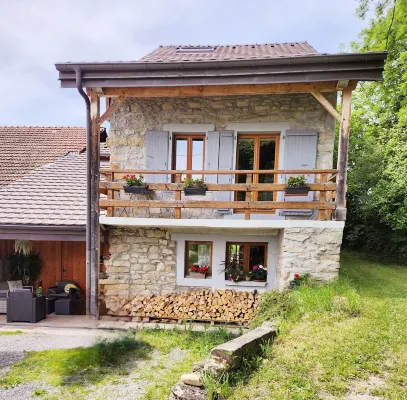 Restored 220m2 farmhouse, almost 300 years old, in the heart of the countryside Hotel a Bonne