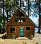 Waterfront Burton Loop - The Very Best Of Vashon, cozy cabin with a harbor view.