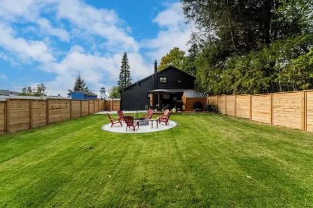 The Georgian Bay Cottage - Hot Tub + Sauna + Fire-pit + More!