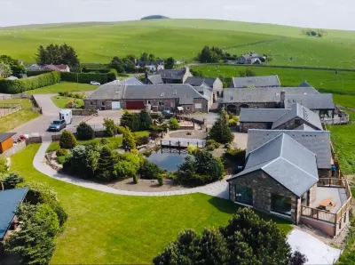 10 Guests - 5 Bedrooms - Deck - Hot Tub Hotels in 