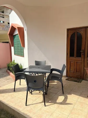 3-Bedroom Holiday Home - La Casa Cotonou Отели рядом с достопримечательностью «Kiddo Land»