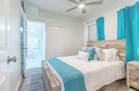 Cheerful bungalow in Anna Maria island Hotel dekat Herb Dolan Park