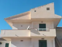 Blue Sea Apartment, cozy apartment a few meters from the sea. Các khách sạn gần Clubmed kamarina