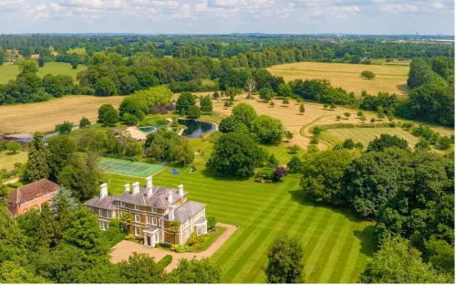 Country Estate Property Near Windsor Castle-Former Home of Geri Halliwell Hotel a South Bucks District