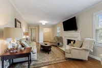 Cedar Cottage at Lake Guntersville Located a block from boat launch and park