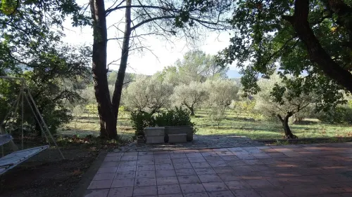 House with Pool and Jacuzzi. 130m2 on 3300m2 of land. 4 large bedrooms Hotels in La Crau