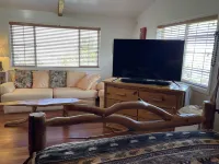 Luxury Modern / Western 600 Sq Ft Studio - Apartment / Office