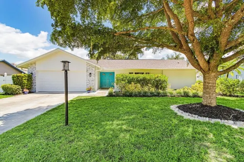 Beechwood Bungalow! Spacious 4-bedroom house with pool in charming Fort Myers
