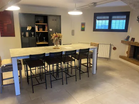 Charming house with swimming pool in the heart of a village 15 minutes from Girona.