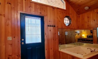 Urban Escape - 1BR King Cabin