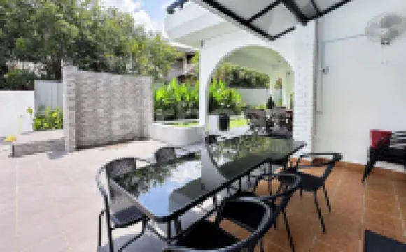 ダマンサラ ハイツ ラグジュアリー ヴィラ ウィズ プール