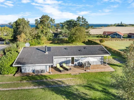 "Kajsa" - 250m from the sea Отели рядом с достопримечательностью «Maritimt Center Danmark»