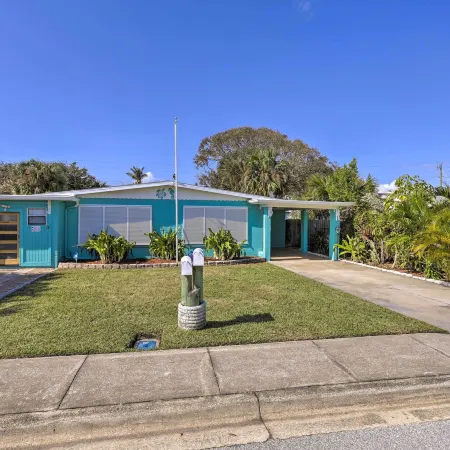 Cute and Cozy Florida Duplex Walk to Beaches!