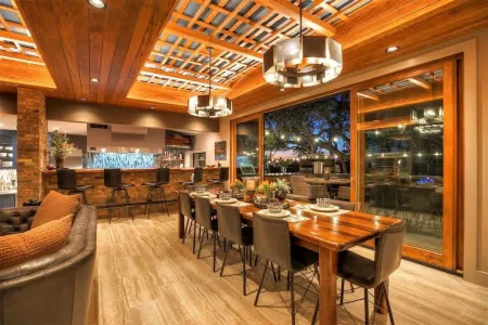 Luxury Hill Country Villa with Pool-Hot Tub-Views