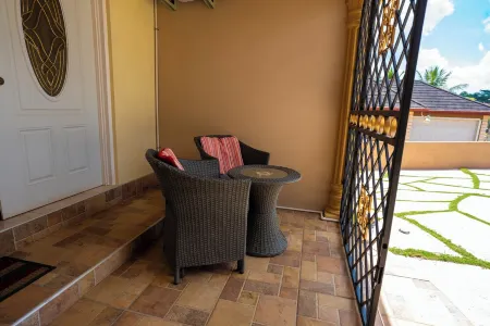 Elegant apartment with WiFi in safe , private area in Mandeville