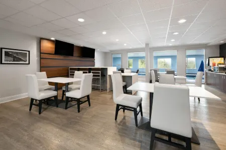 Wingate by Wyndham Dublin Near Claytor Lake State Park Отели в г. Пуласки