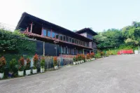 Capital O 2640 Cottage GS Rumah Kayu Syariah Hotels near The Peak Park
