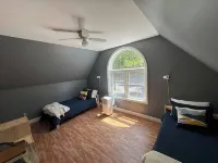 Big Pines Cabin: A Waterfront Retreat with Private Dock Hotels in Belgrade