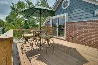 Unique Cotter Getaway w/ Deck & Outdoor Dining! - Alojamientos