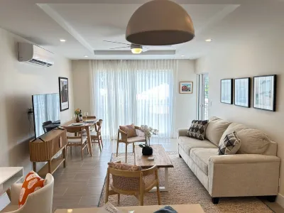 Coral Beach #204 - by ZenBreak فنادق في 