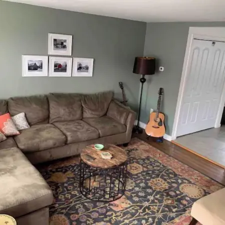 Lancaster Musically Inspired Home Downtown Sleeps6