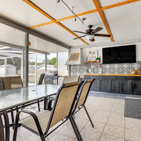 'Tropical Landing' Stuart Home w/ Pool + Grill!