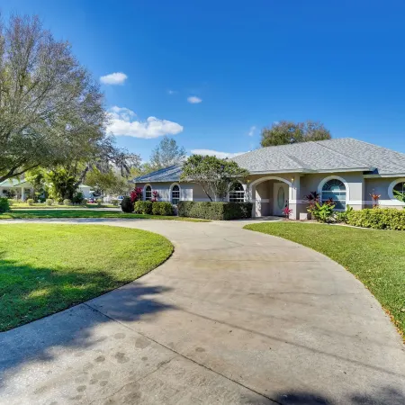 Walk to Lake: Home w/ Screened Porch in Sebring!