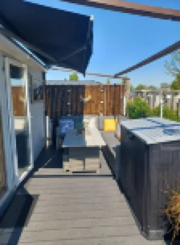 New! 4 persons vacation chalet on a family campsite in Oostkapelle. 오스트카펠 호텔