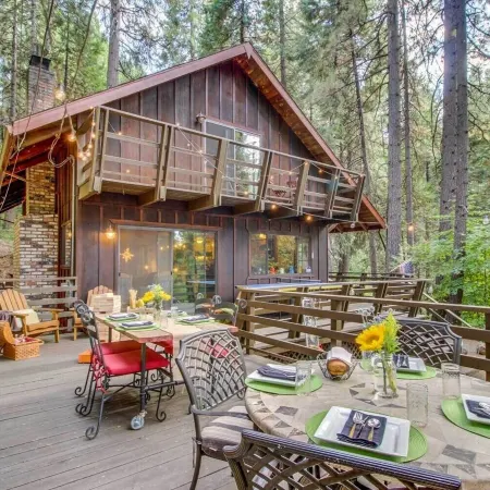 Walk Downtown: Arnold Cabin w/ Large Deck!