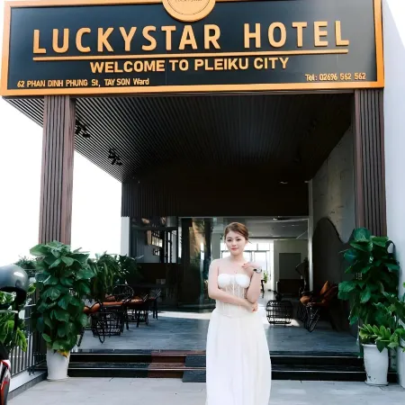 LuckyStar Hotel