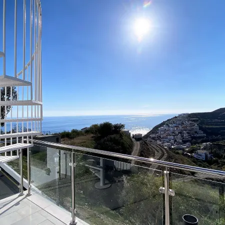 Penthouse in Nerja with Sea Views & Pool