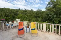 Apartments Villa Maslina - Two Bedroom Apartment with Terrace and Garden View Hotels in Cilipi