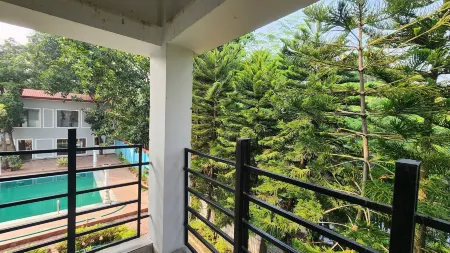 Green County Wellness Retreat Отели рядом с достопримечательностью «Burdwan Raj Bari Burdwan West Bengal India»