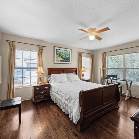 2 Bdr, 2 Bath, 4 Guests: Entire Cozy Cottage Historical Tyler Azalea District