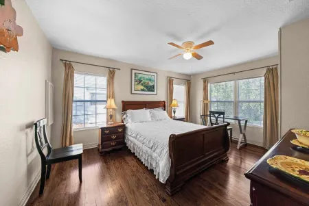 2 Bdr, 1 Bath, 4 Guests: Entire Cozy Cottage Historical Tyler Azalea District Отели в г. Тилер