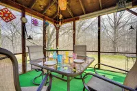 Athens Vacation Rental - 6 Mi to Ohio University! - parking