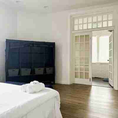 Spacious and Modern Apt in Downtown Evansville in a Historic Victorian Home Rooms
