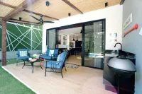 Casa Las Palmas - Modern Comfort + Private Pool, Near Beach, 4 Pax! Playa Hermosa 호텔