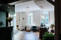 Logis - Hostellerie Saint-Louis & Restaurant Pauze Herzeele 호텔